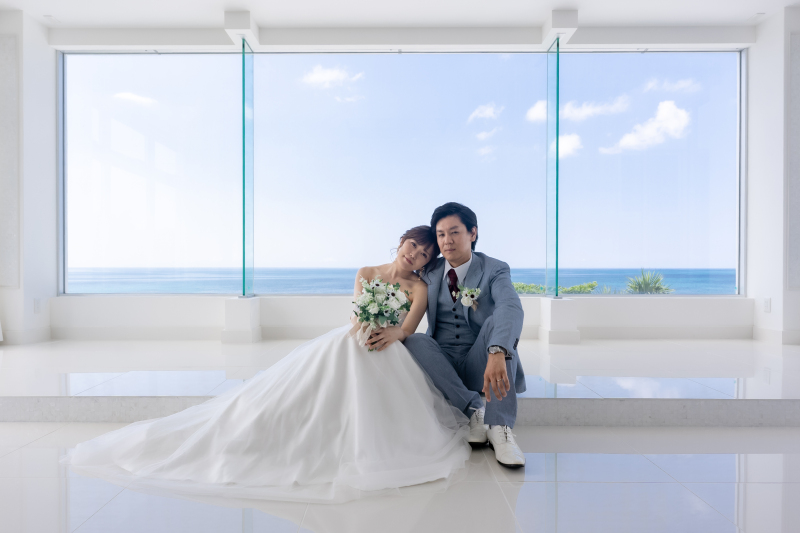 祭壇で寄り添うふたり