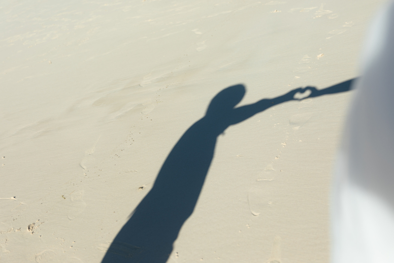 ふと砂浜に写る影