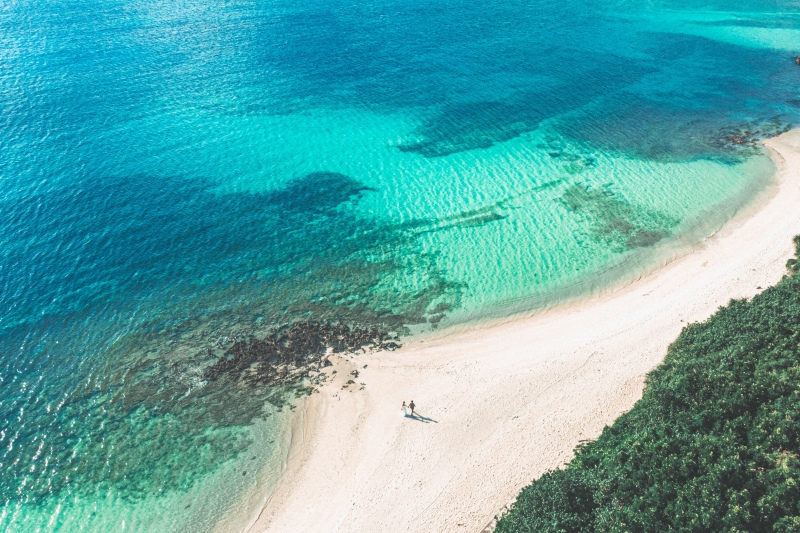 エメラルドグリーンの海に溶け込んで。。