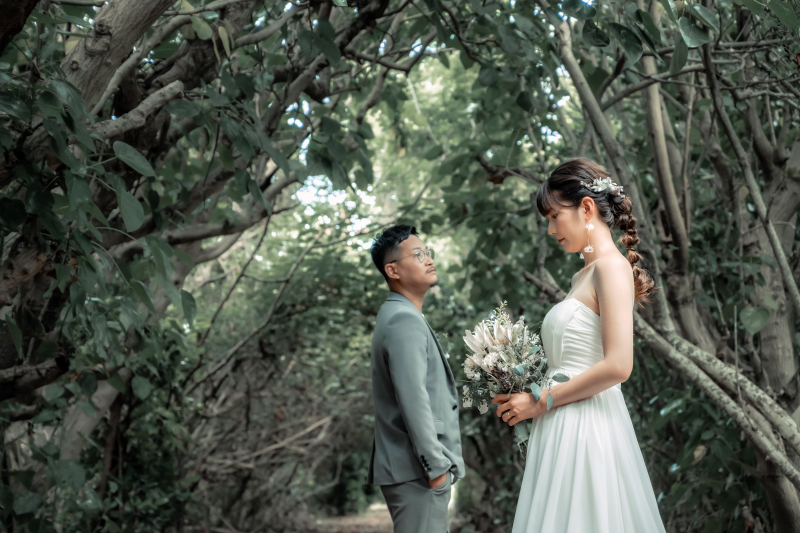 そして場所は森の中でのしっとりとした雰囲気へ