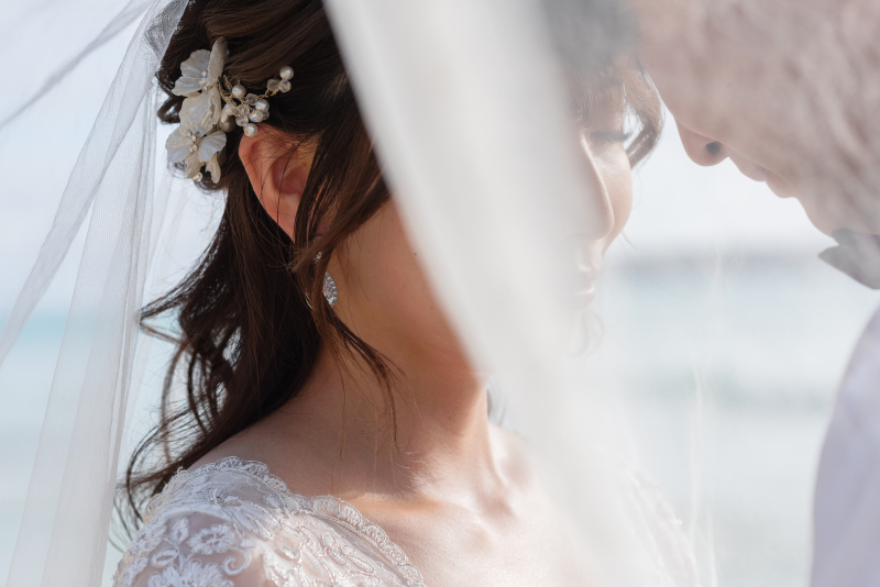 ベールに包まれ二人だけの空間に...