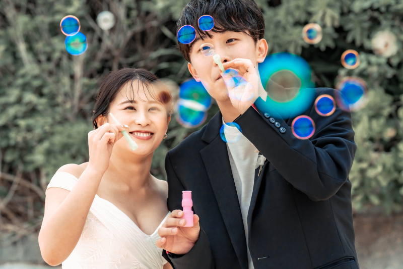 シャボン玉が幻想的に舞う絵がとてもステキ