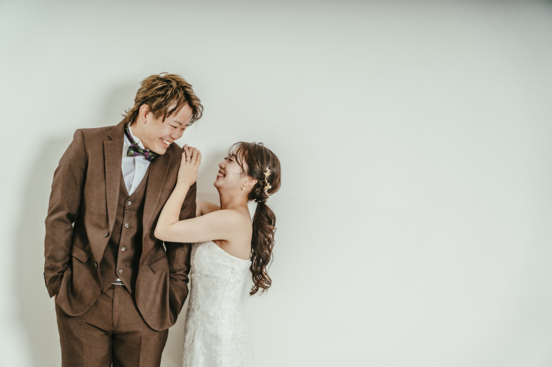 白いシンプルな背景がオシャレな雰囲気を演出！