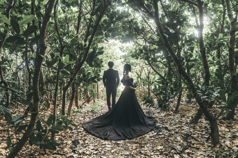 そして場所は変わり 森の中へと歩みを進めていく