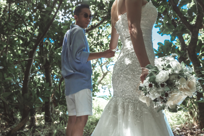 この森を抜けた先に見えるビーチへと近づいていく