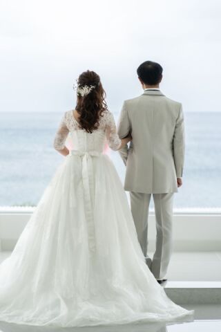 チャペルと海と