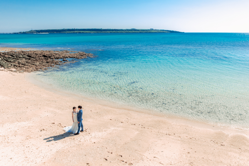 上空からドローンでの撮影 広がる美しい海