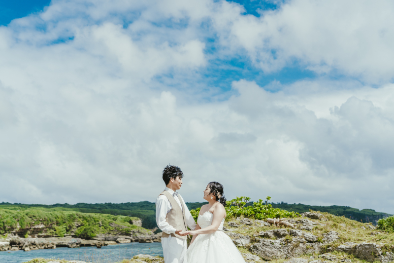 ぎゅっと取り合った温かい温もりを感じる　手と手