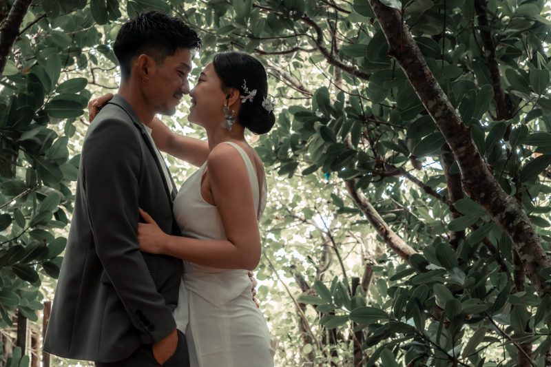 森の中でしっとりとした空間を楽しむ