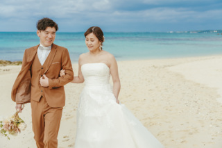 【ビーチ撮影50カットプラン＋ドローンフォトつき】宮古ブルーに包まれたおふたり