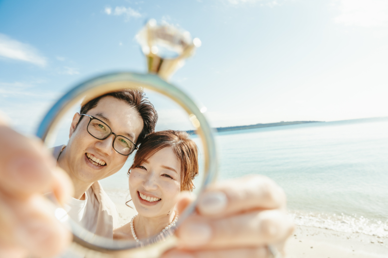 アイテムショットでおふたりともに幸せスマイル