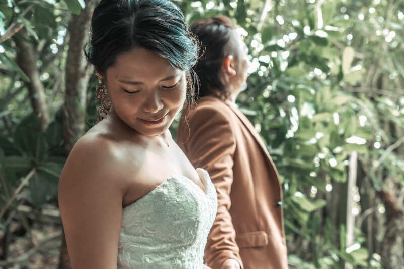 自然な表情がクールな雰囲気を演出してくれます