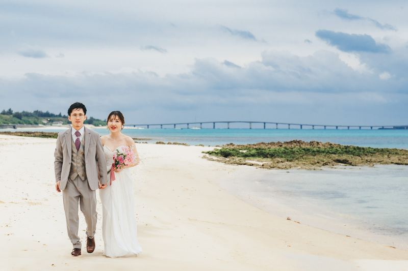 辿り着いた先にあるビーチ 宮古島のシンボルと共に