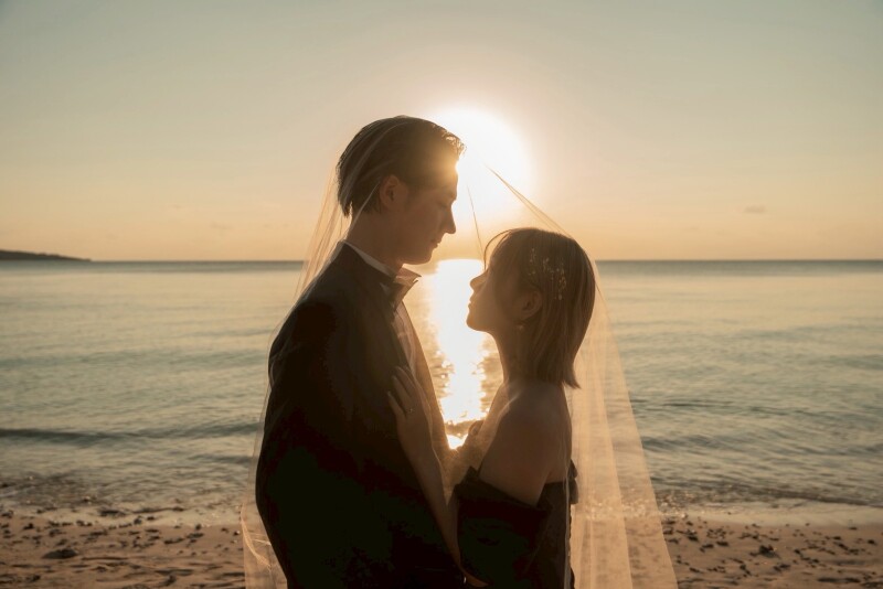 夕陽に浮かび上がるシルエット