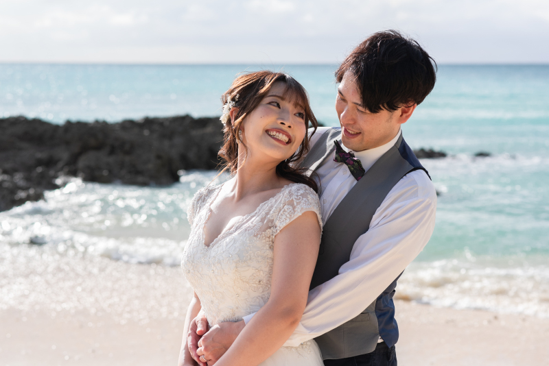 海の輝きは二人の笑顔をより素敵に。