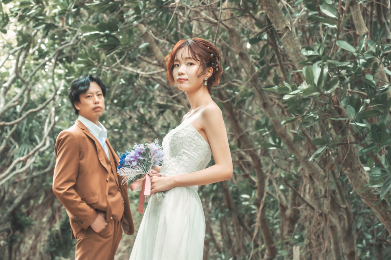 しっとりとした森の中で始まるウェディングフォト