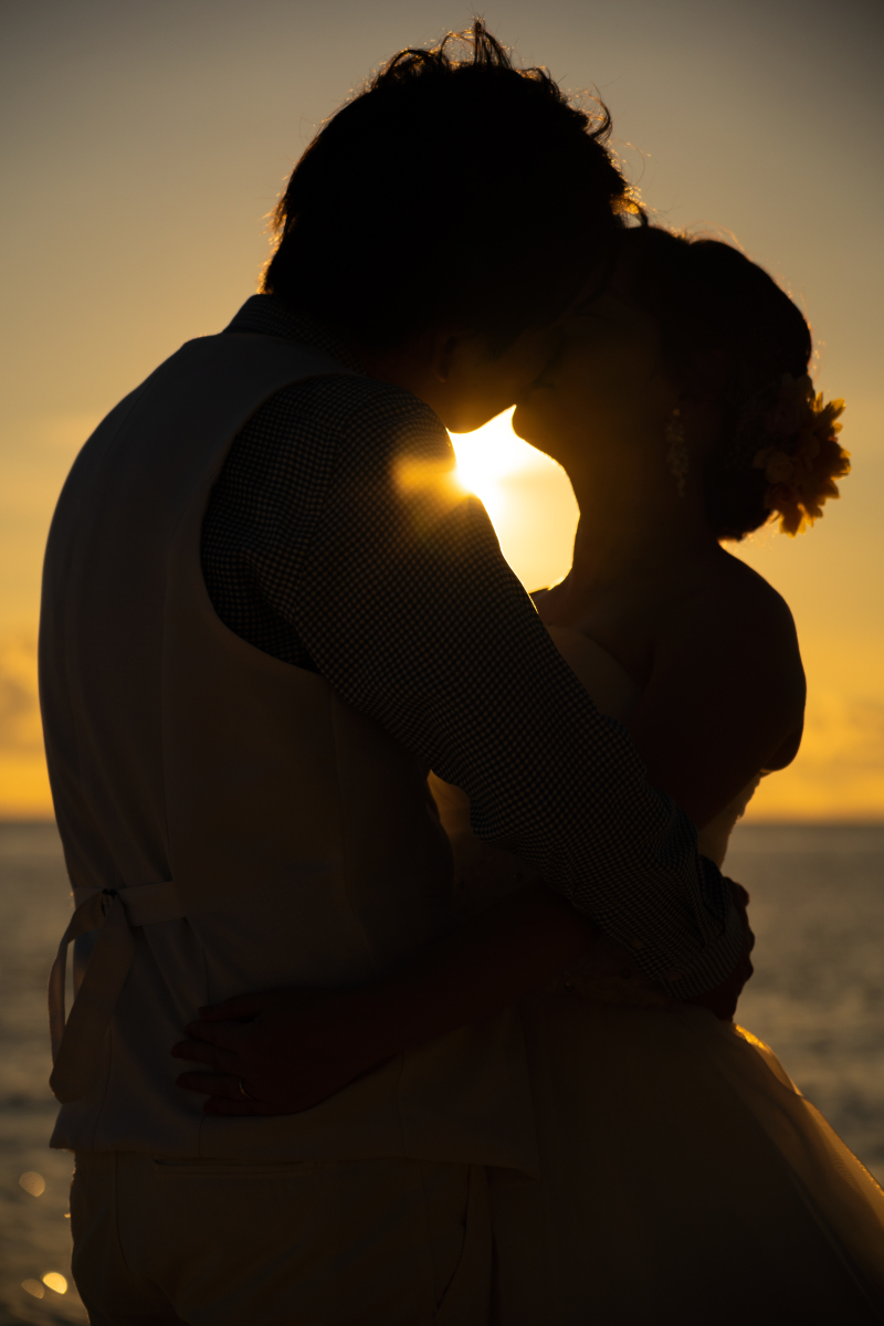 夕日に照れされながら