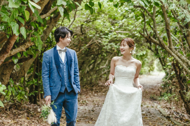 楽しそうに歩いていくおふたりの可愛い空気感