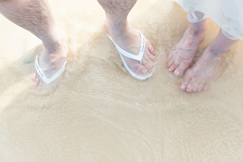 足元をビーチへ