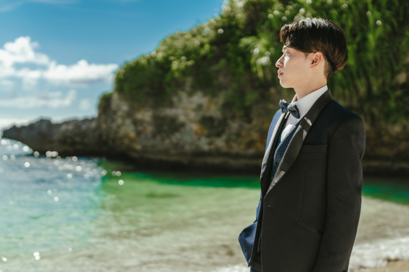 ご新郎様はかっこよくネイビーのタキシードで