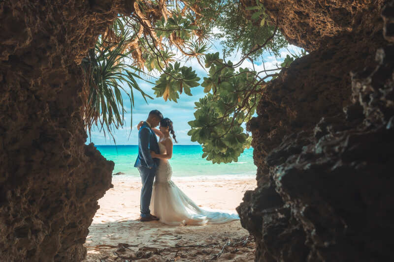 【マーメイドラインのウェディングドレスで★】ビーチをおふたりの世界に・・・