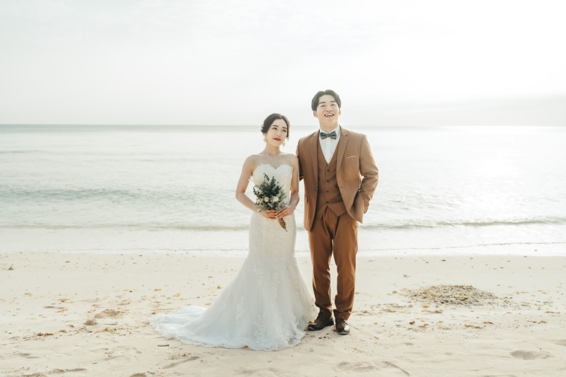 辿り着いたビーチと合わせておふたりもお色直し