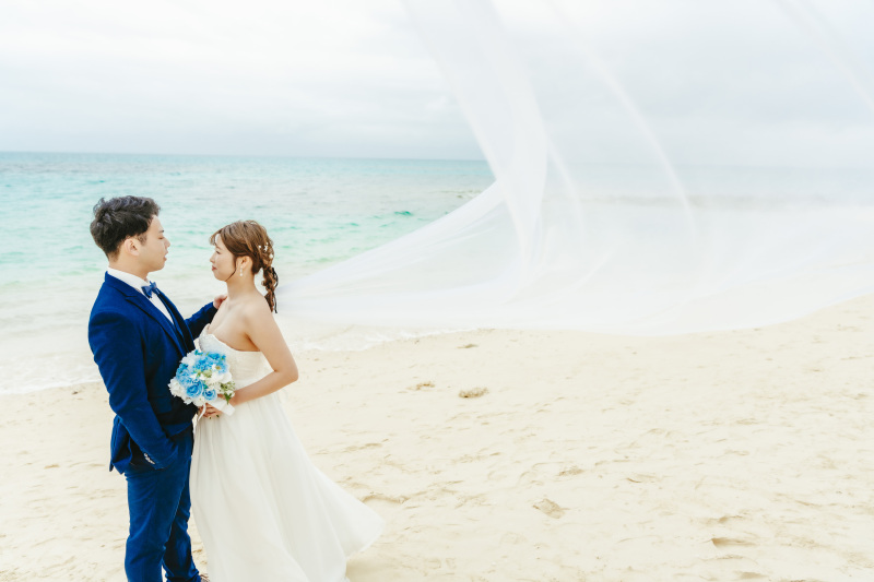 ふんわりと風と共に舞い上がるウェディングベール