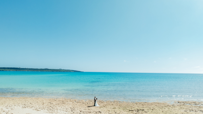 どこまでも広がる青い空の下で始まるフォトの時間