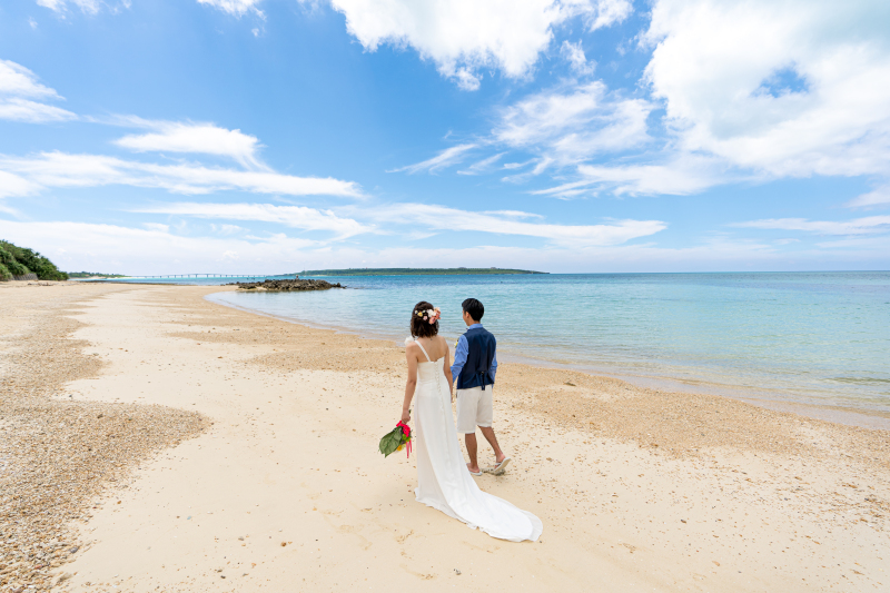 海辺を歩きながら
