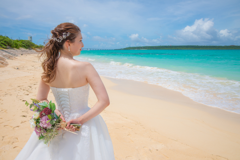 大橋と島を背景に^ ^