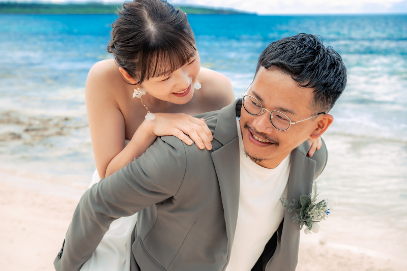 仲良くおんぶショットが幸せいっぱいな雰囲気