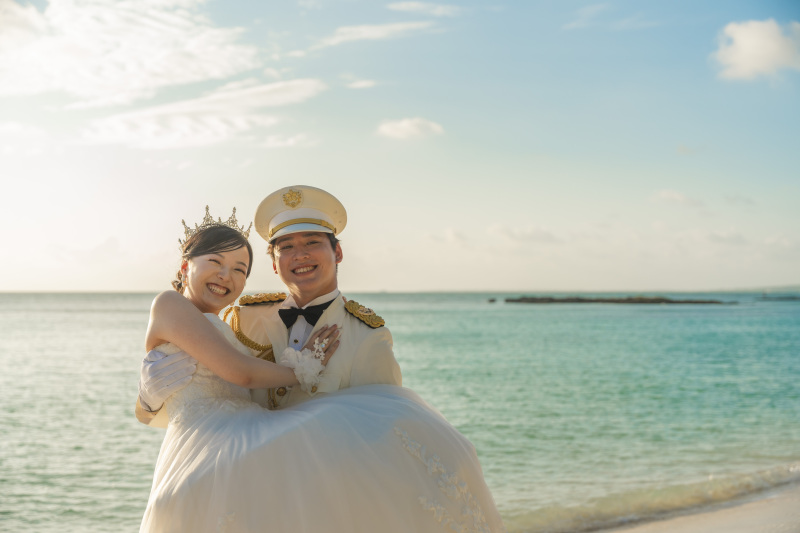 ご新郎様の頼もしいお姫様抱っこに笑顔がカワイイ