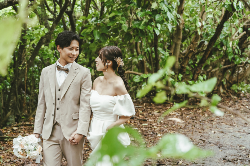 森の小道を仲良くお散歩タイムショット