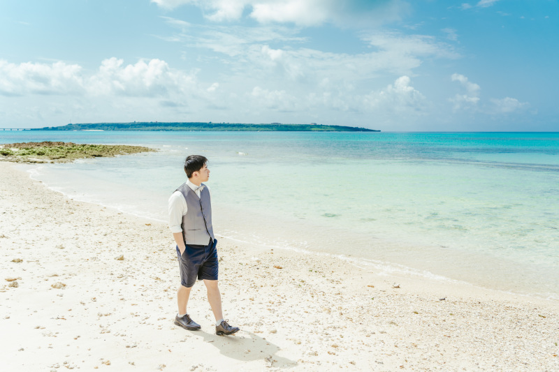 ご新郎様は涼しげなタキシードスタイルがかっこいい