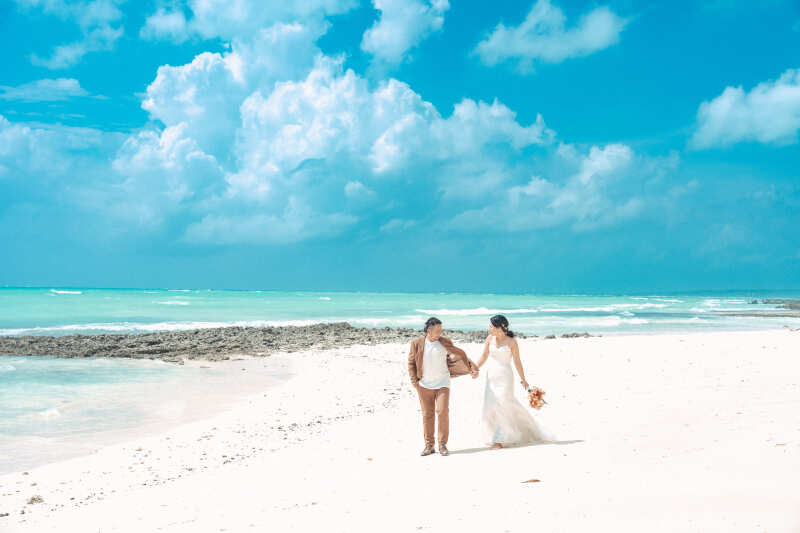 どこまでも続いていく空の下