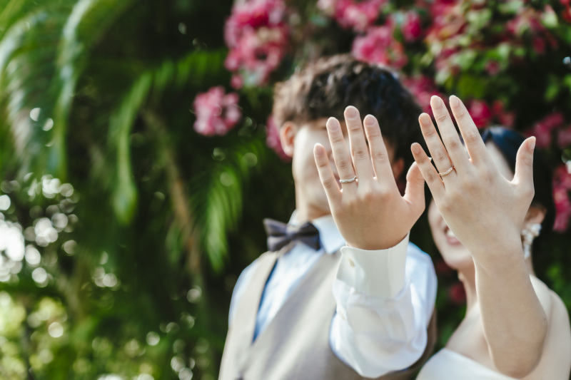 グリーンの中で一際目をひくフラワーの前で