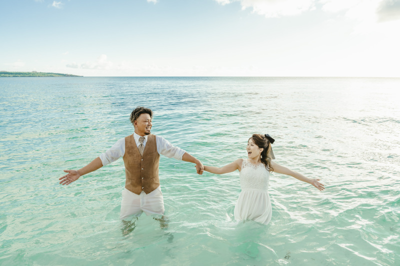 【ウユニ塩湖風加工付！天然ビーチフォト＊ウォーターイン撮影】ドレスで海に入ろう！