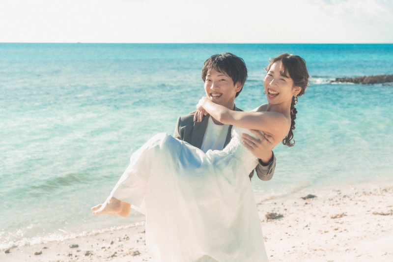 お姫様抱っこでお二人の笑顔が輝いてます⭐︎