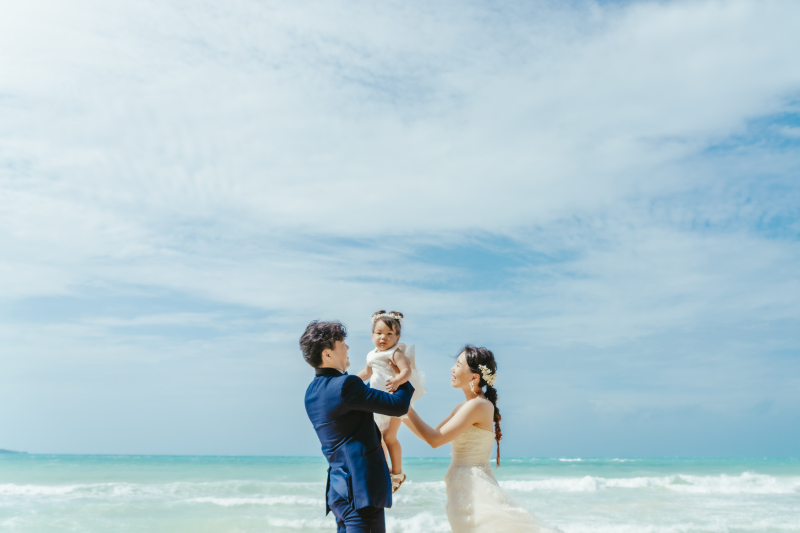 青い空とエメラルドグリーンの海の前でスタート
