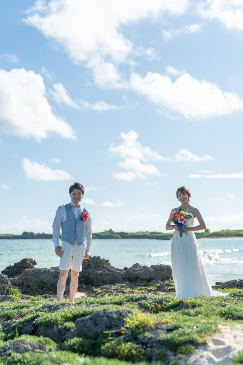 珊瑚が隆起した島ならではの光景