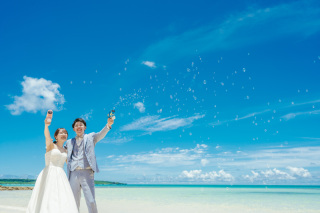 【ウェディング＋ブラウンドレス♪】爽快感たっぷりの空・雲・海と一緒に★