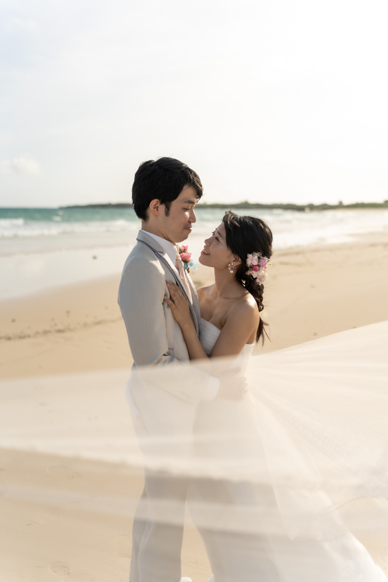 ベールがおふたりを包む