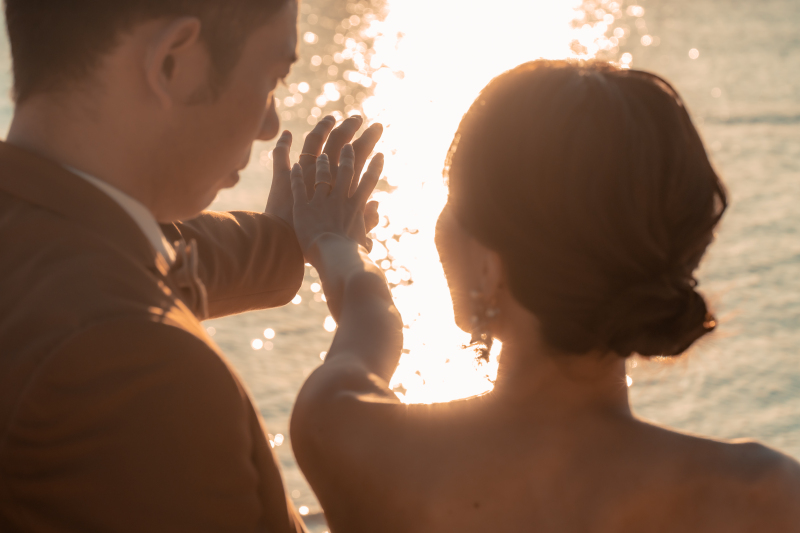 重ねた左手をご覧いただきながら結びを迎える