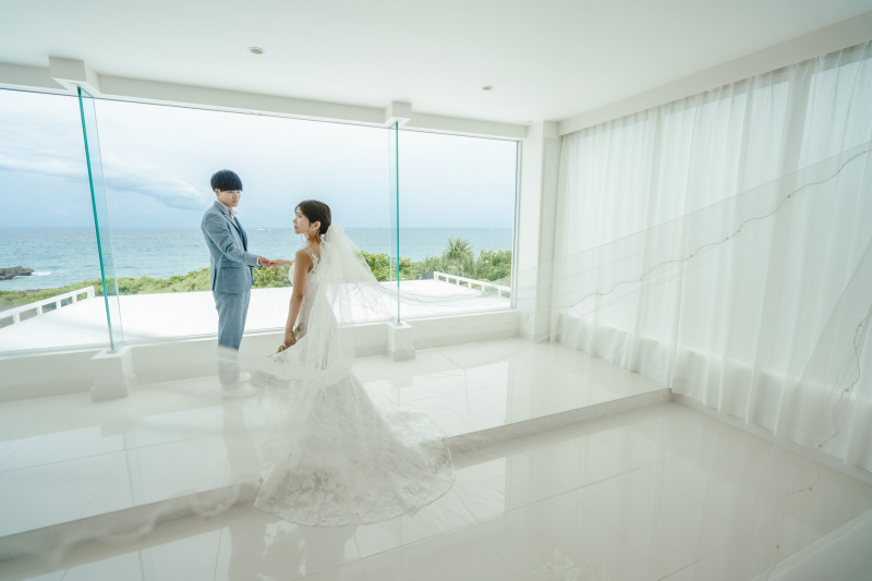 純白のチャペルで迎えるウェディングフォト