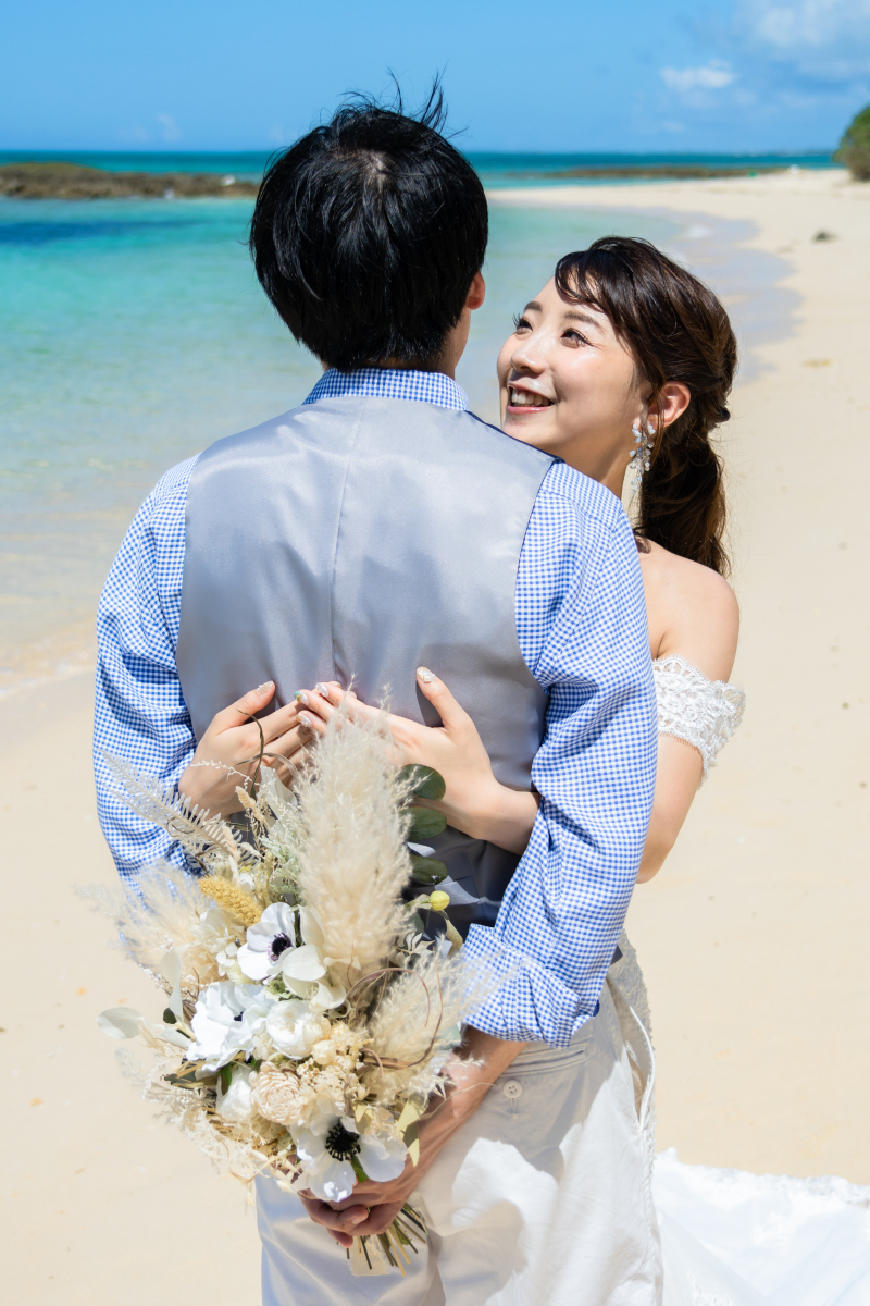 優しく微笑んで