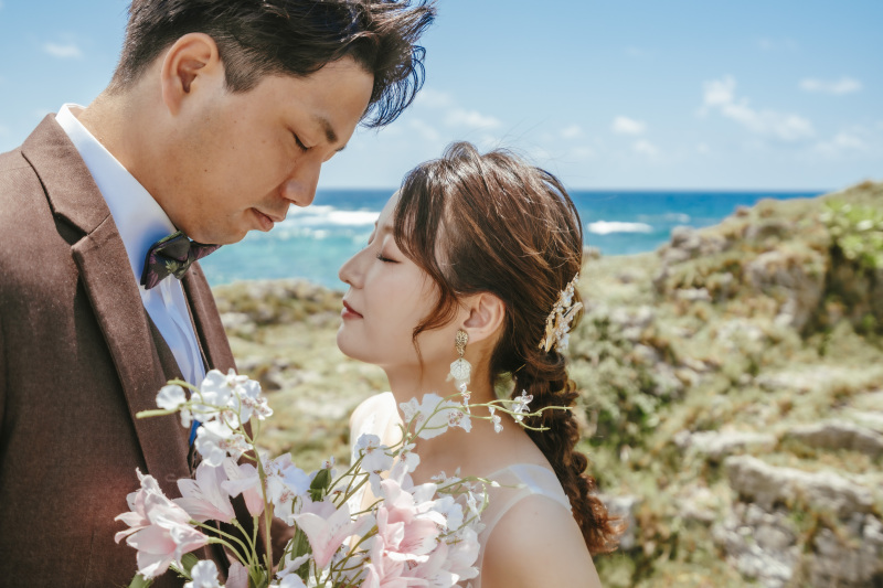 そっとお顔を近づけながらお互いの距離がすぐそばに