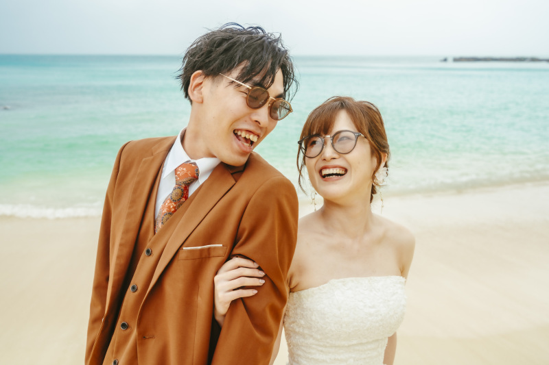 楽しくお互いの目と目を合わせながらのポーズ