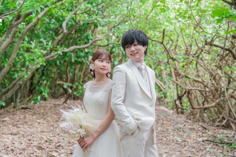 背中越しに感じる体温に