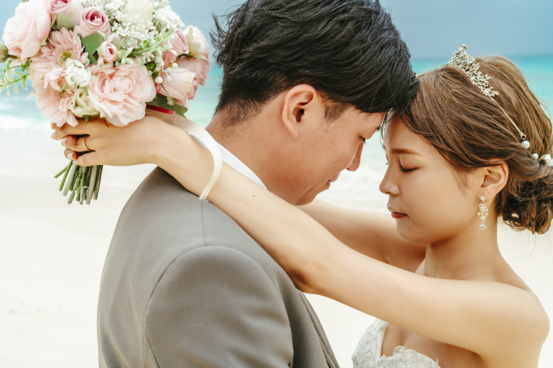 おでこをコツンと寄せ合いながら お相手の存在を