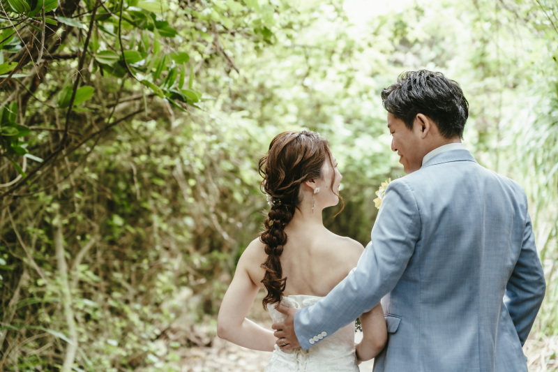 そして森の中へと向かい　お互いを見つめながら